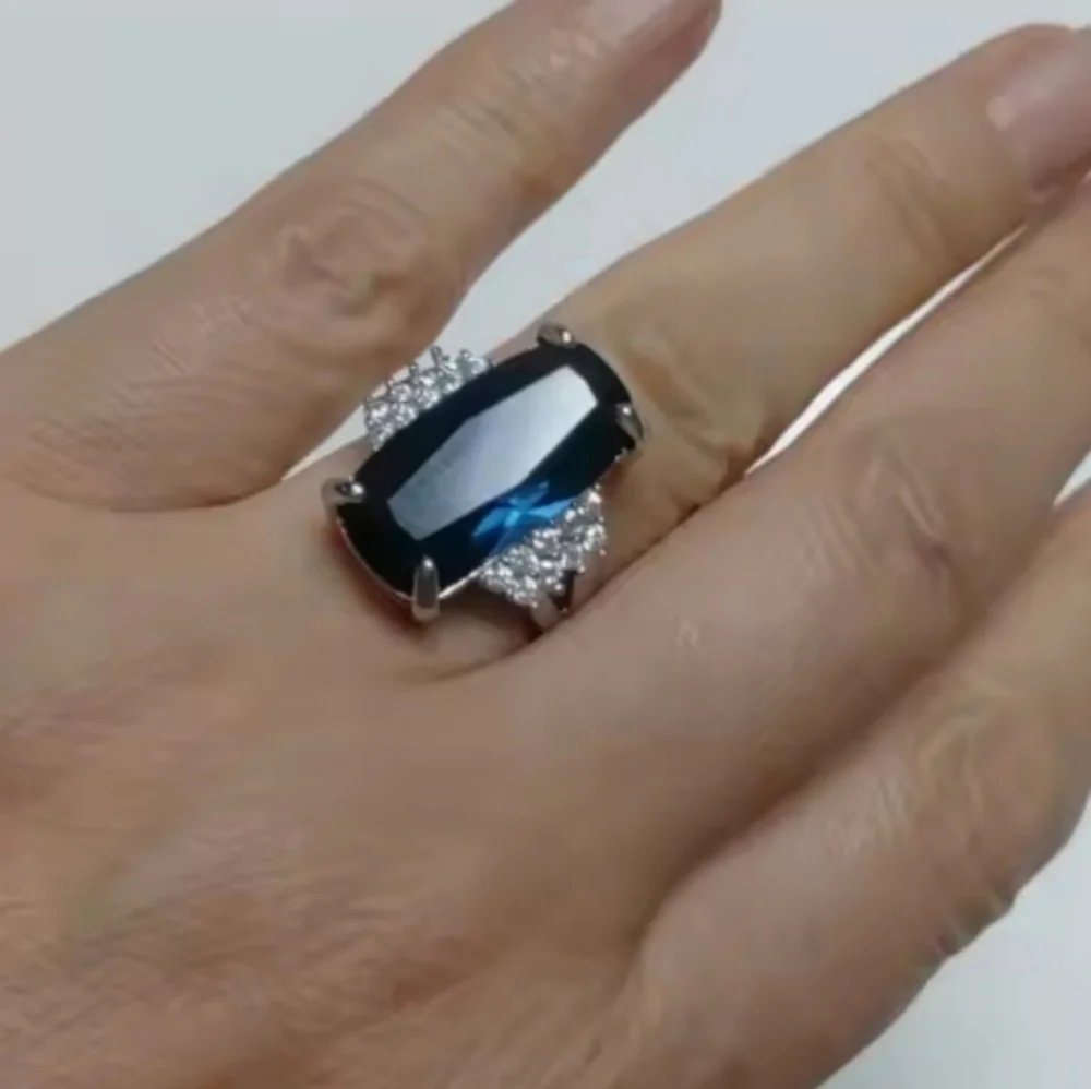 Elegant 925 Sterling Silver and Blue Gemstone Ring Sz 10